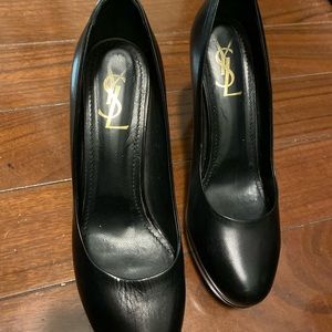 Yves Saint Laurent black leather pumps